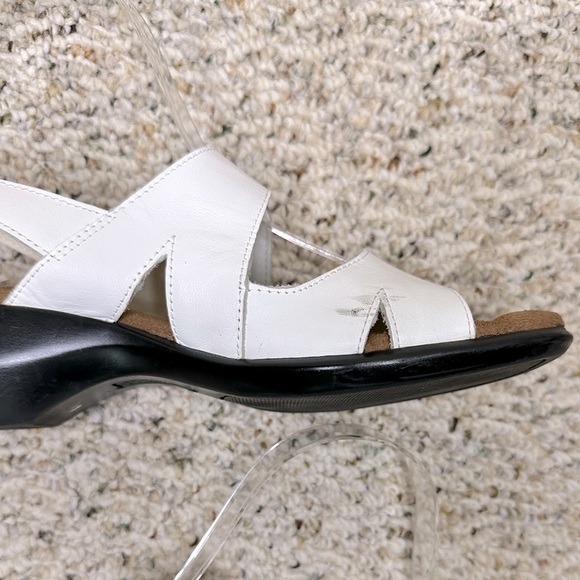 WALKING CRADLES VELCRO STRAP SANDALS size 7N but runs wide white - Picture 8 of 12